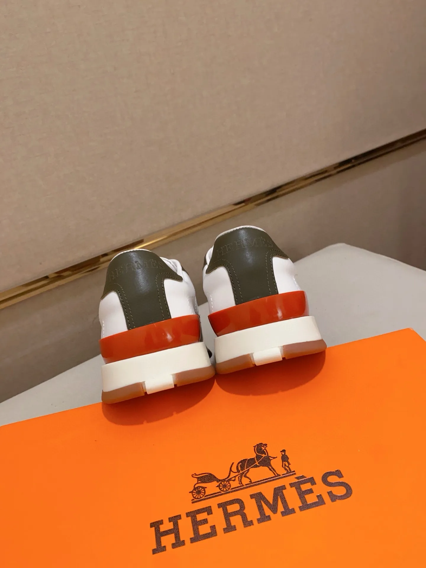 Ex-factory price: 500💰《HERMES》【Classic Original Version】Hermès; Top 🔝 Purchasing Agency 🔍🔍Men's latest 🇺🇸 counters are sold simultaneously, original imported from Italy ▲▲First-layer cowhide ▲▲ (high-end, extravagance and class) times) Exquisite workmanship (Italian 🇮🇹Imported water-dyed 🐂cowhide lining) sole: Original sole provided by the original factory, ⚠️exclusive double-layer activity·TPR·rubber·combined molded outsole; super comfortable·wear-resistant·non-slip·environmental protection The real thing is more beautiful if you take the real thing (high quality, follow the order), you can enter and exit the counter at will * Number of yards: 38·39·40·41·42·43·44# (can be customized 45.)